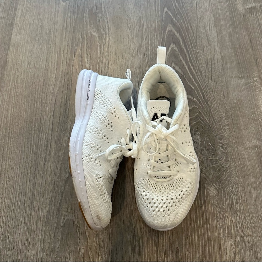 Women's APL TechLoom Pro white size 7.0